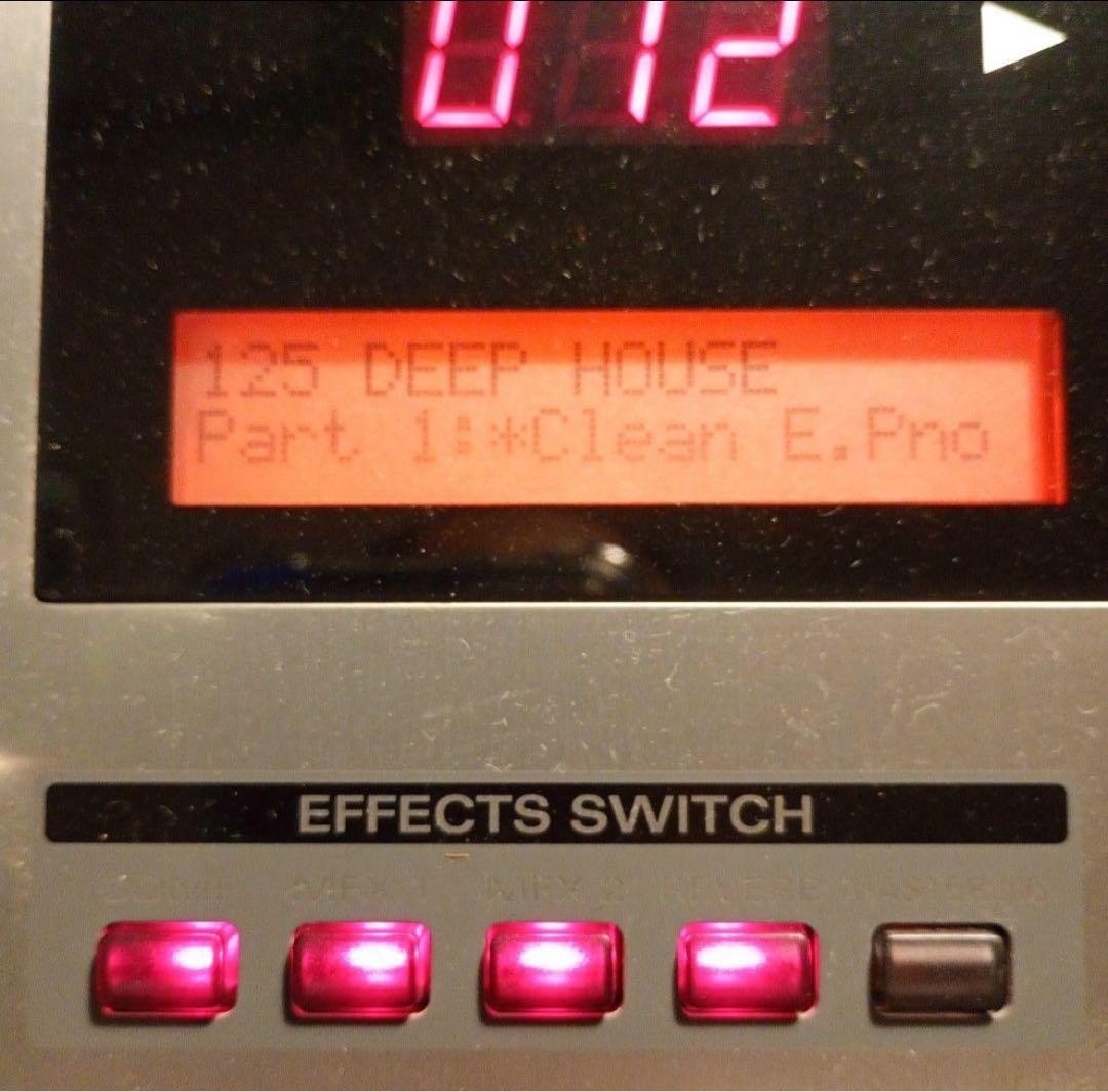 Roland MC-808 Sampling Groovebox Sampler Sequencer