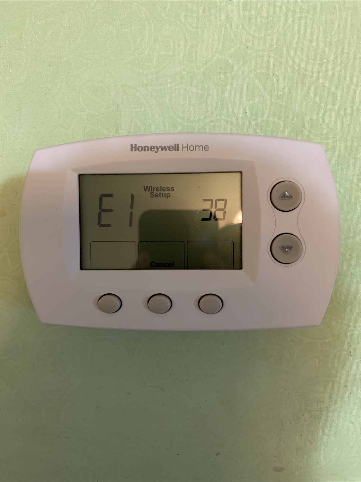 Honeywell YTH5320R1025 Wireless Non-Programmable FocusPRO Kit with Wireless Adap