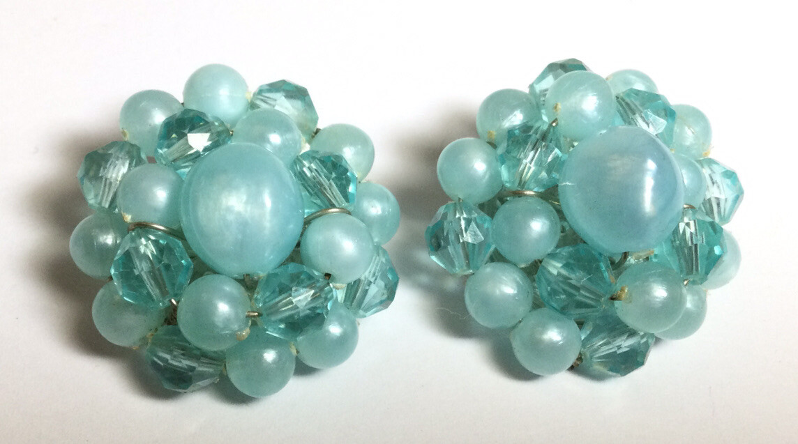 PRETTY VTG RETRO PAIR OF BLUE BEADED CLUSTER CLIP-ON EARRINGS W. GERMANY