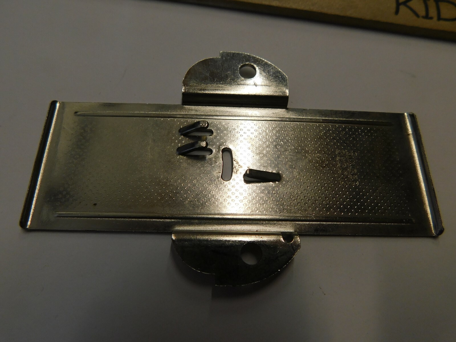 A2 Singer #383013 Sewing Machine Buttonholer Feed Dog Cover Plate