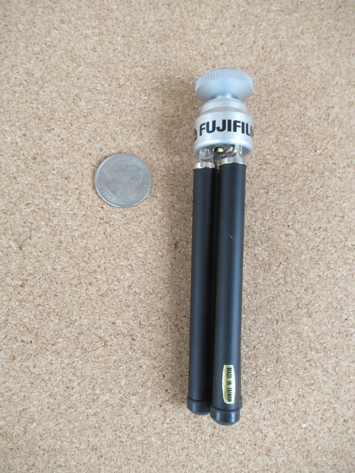 Vintage Fuji Film branded compact Tripod, made in Taiwan - excellent condition!