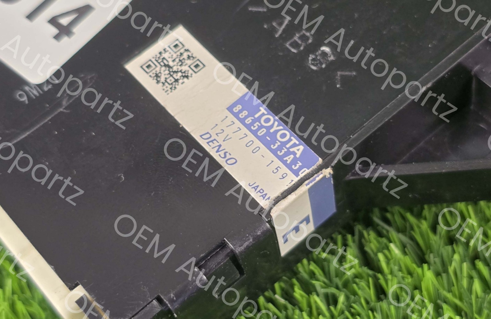 Lexus ES350 2010-2012 A/C Amplifier Temperature Control Module 88650-33A30 OEM