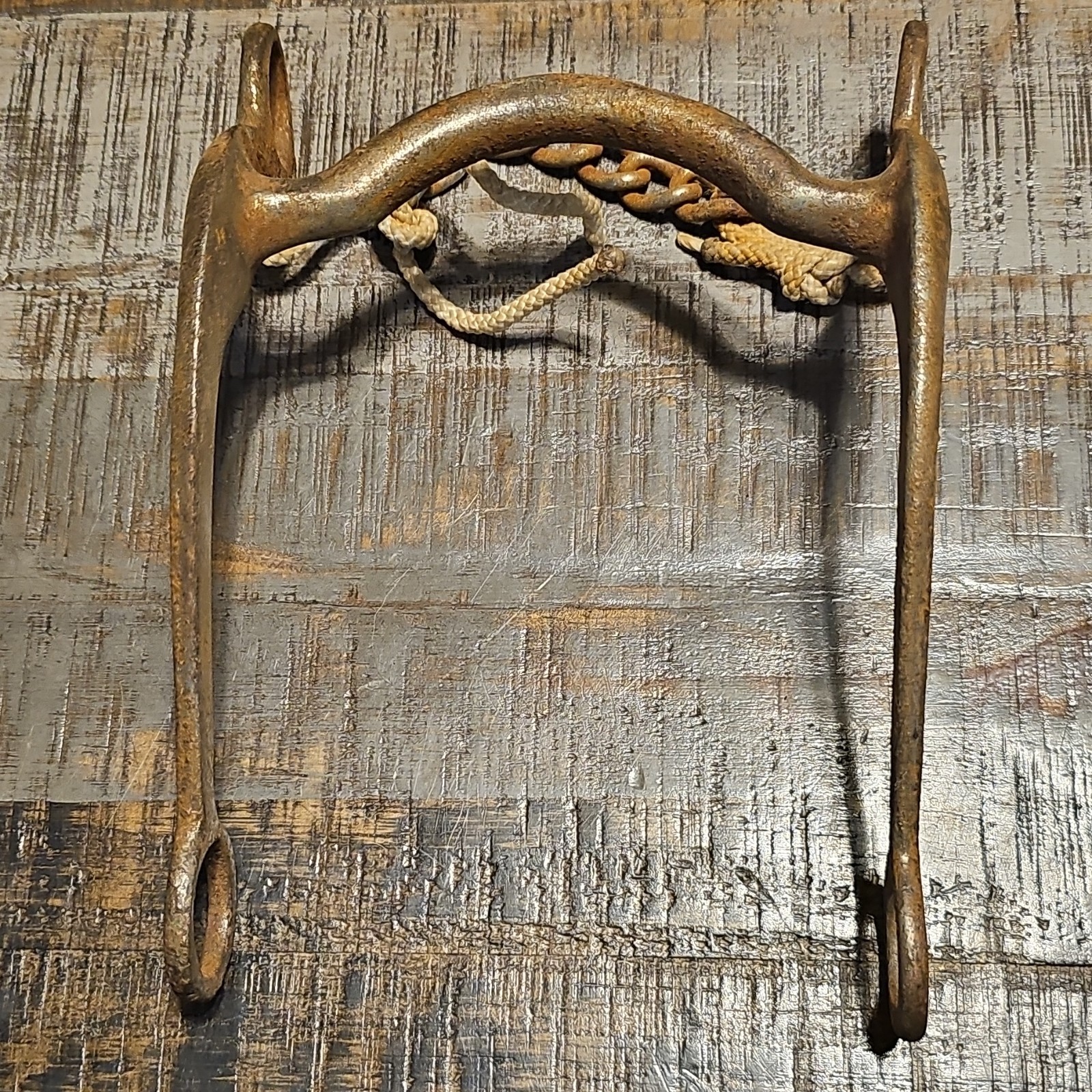 Engraved Mulled Mouth Grazing Horse Bit with Curb Chain - Western Bit
