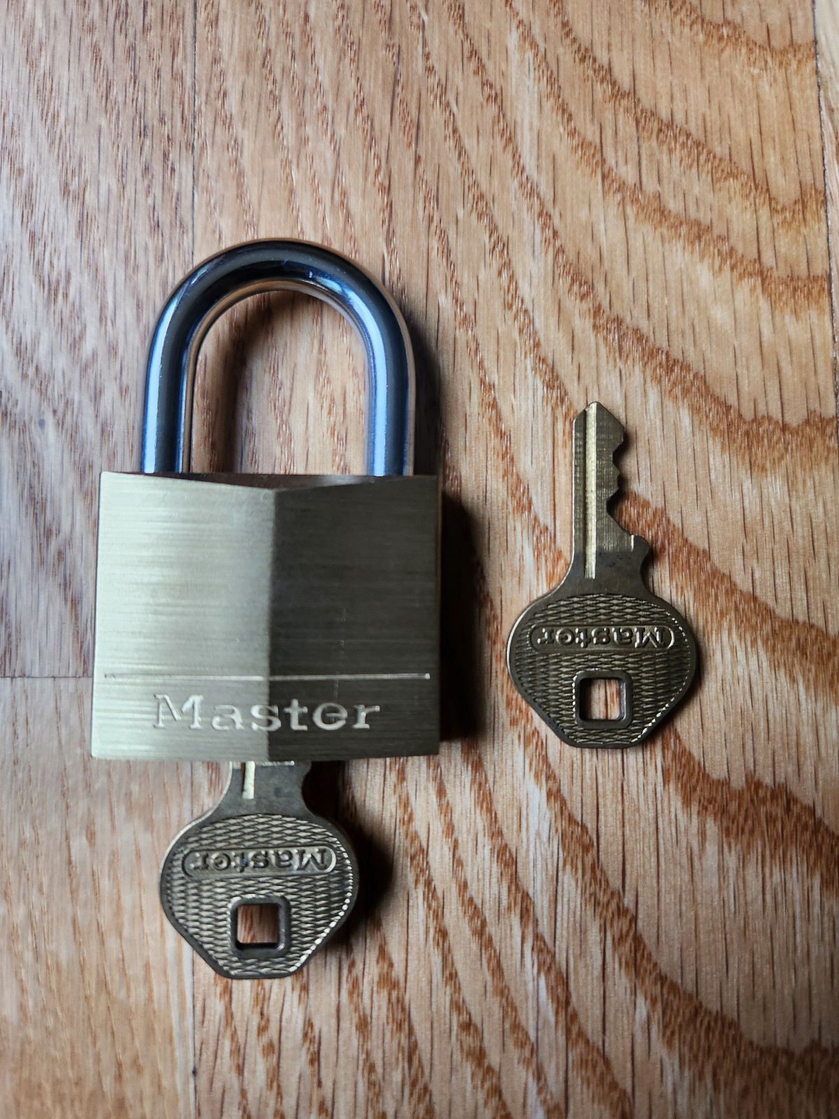 Master Lock Keyed Brass Padlock Spare Key 2.5 in Tall Excellent Toolbox