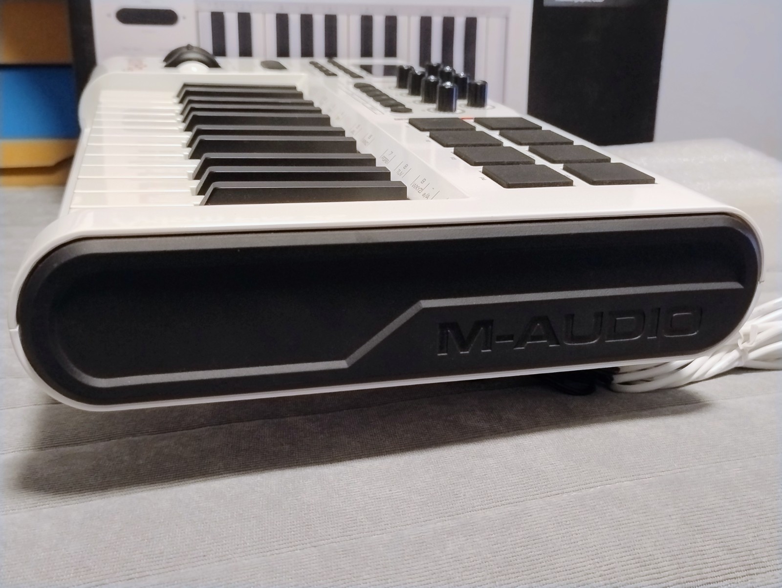 M-Audio Axion pro 25 Advanced 25Key USB MIDI Controller HyperControl Technology