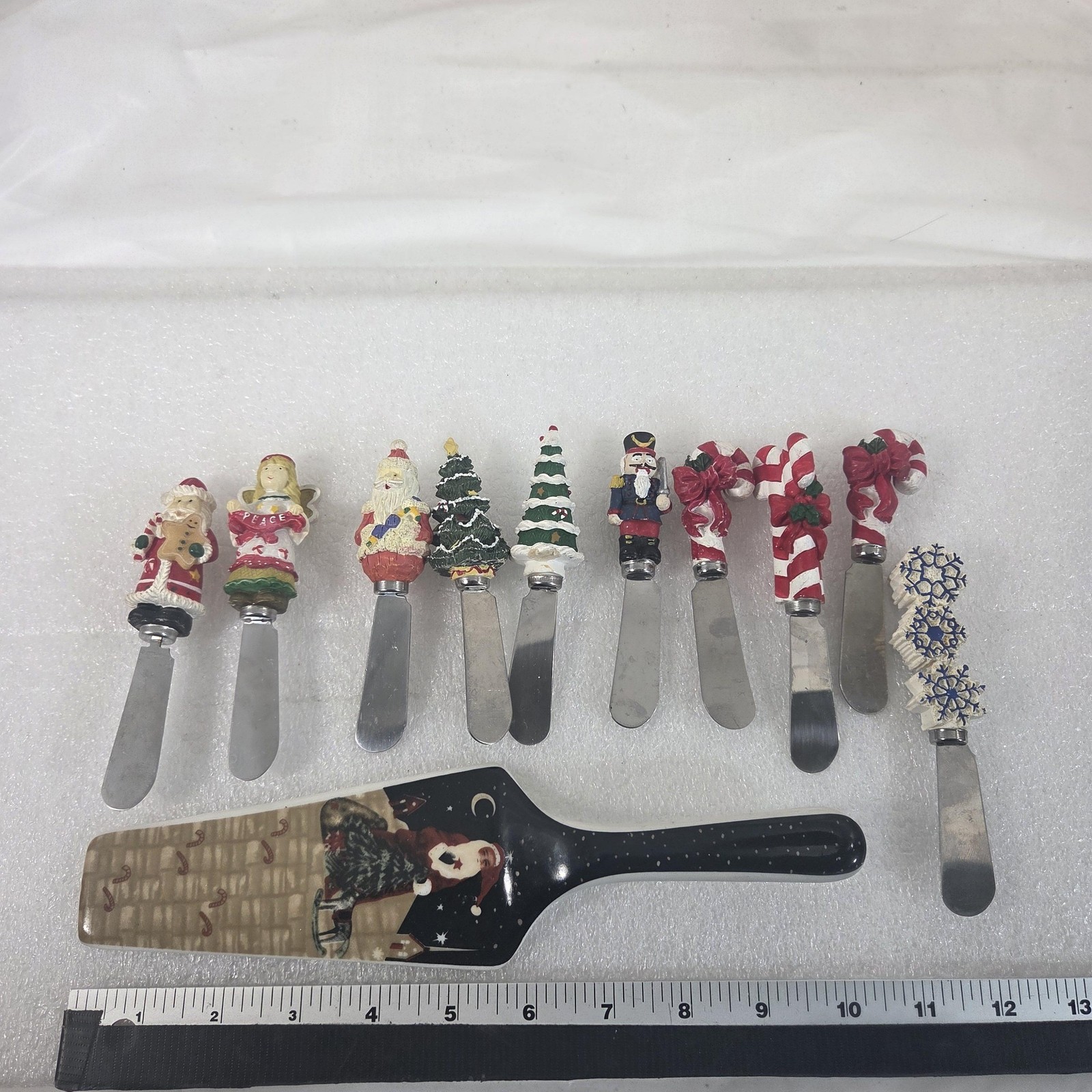 Christmas Holiday Cheese Spreaders Set of 10 Resin Handles + Ceramic Pie Server