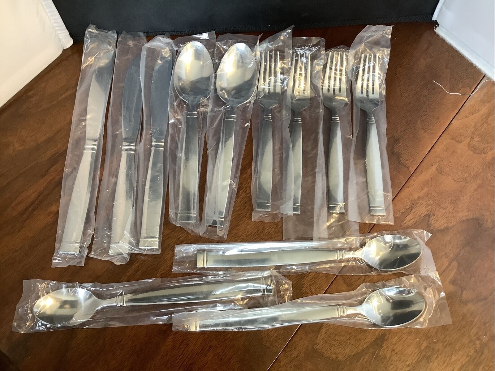 Pfaltzgraff PFF27 Stainless Flatware 12Pcs Satin w/Gloss Bands New SilverwareC2j
