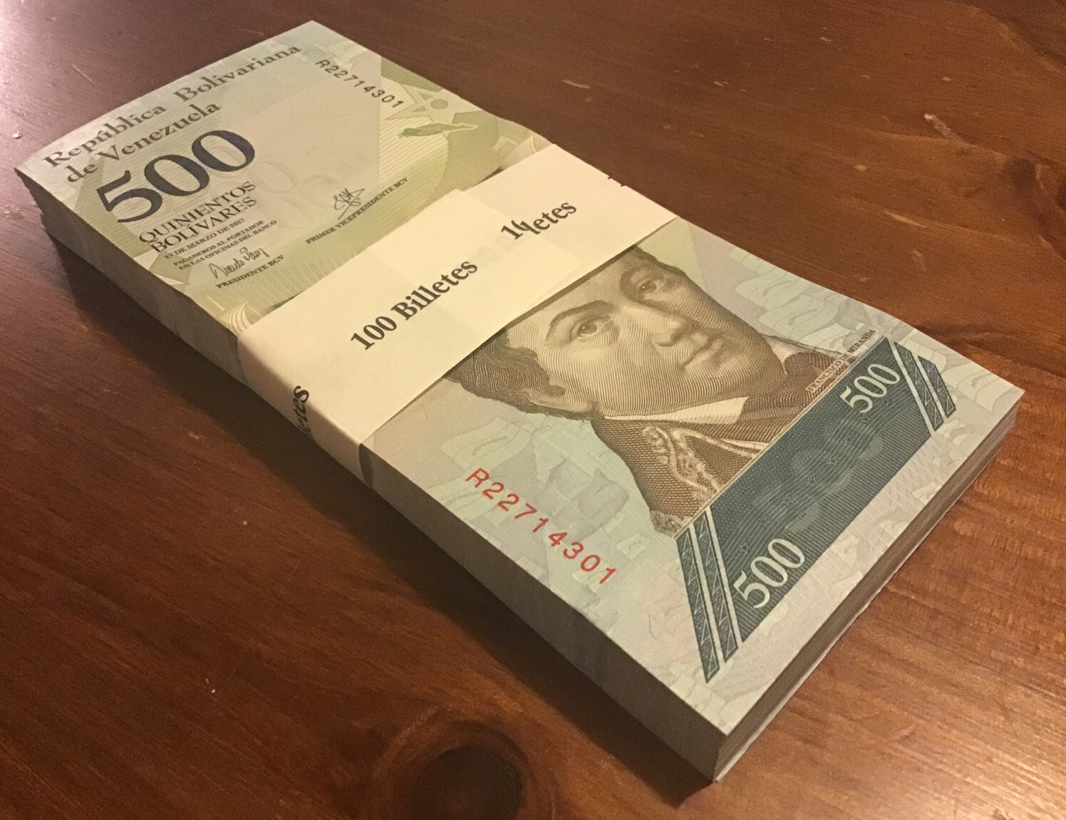 Venezuela Banknote Bundle. 100 X 500 Bolivares. Dated 2017. Uncirculated.