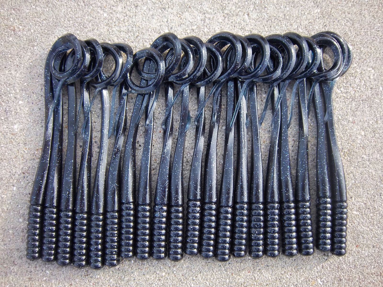 7" BUNGEE REFLEX WORMS in Midnight Flash color  12 pack