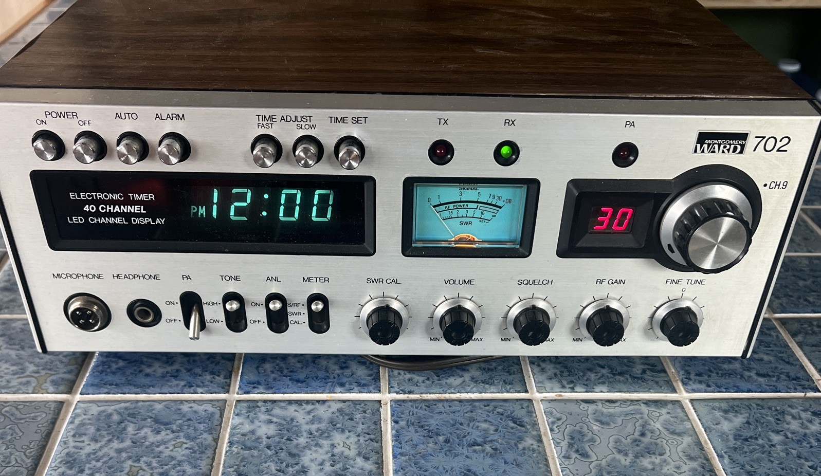 Montgomery Ward 702 Base Station CB Radio FOR PARTS OR RESTORATION ONLY UNTESTED