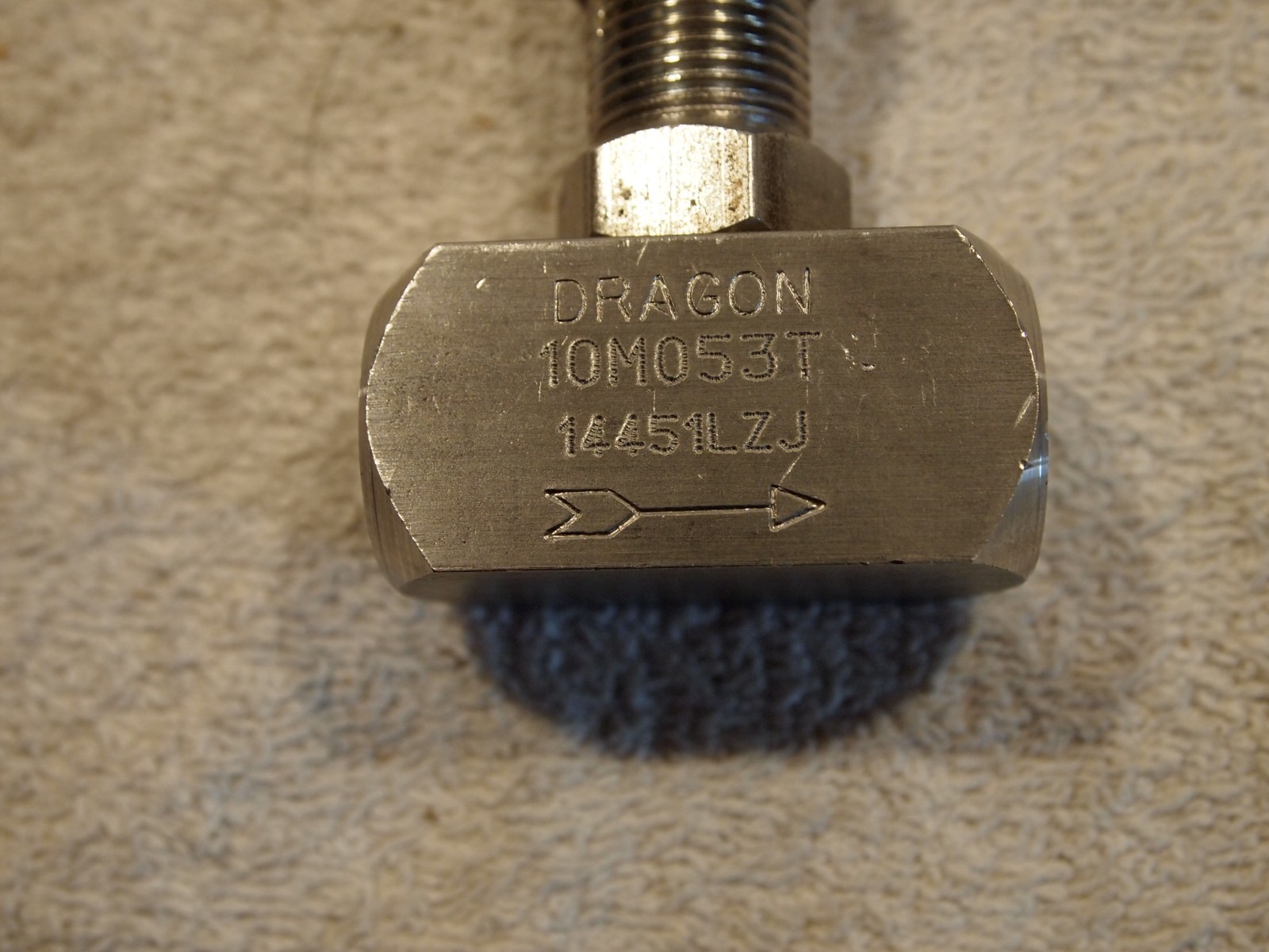 DRAGON No. 10M053T 6000lb NEEDLE VALVE 316 STAINLESS 1/4" FMPT "T" HANDLE