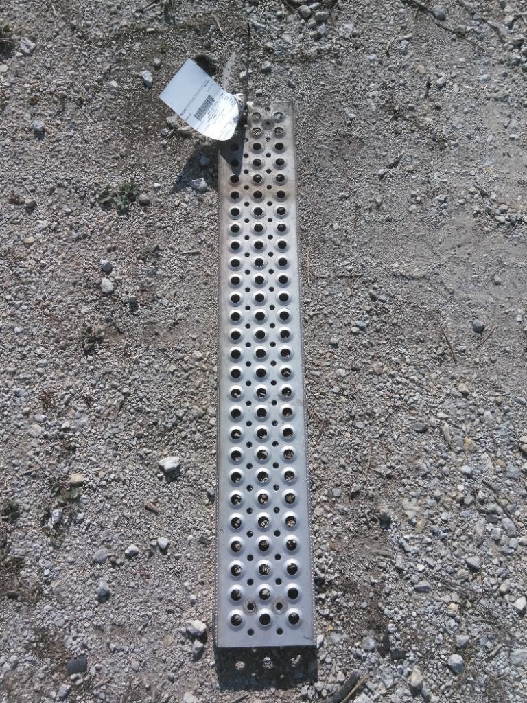 Replaces 2019 FREIGHTLINER CASCADIA 126 CAB STEP ,  IL