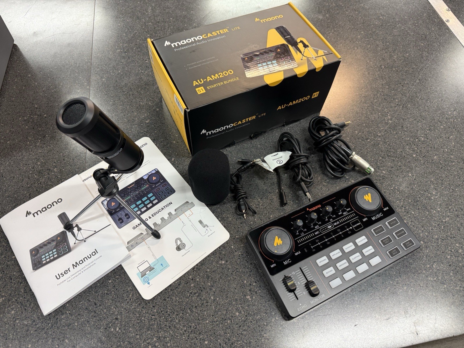 Maono Maonocaster Lite AU-AM200 S1 Starter Bundle Portable Podcast Console