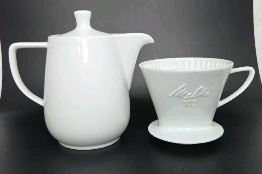 Melitta Cream White Porcelain Pour Over Coffee Filter  101 One Hole w Pot