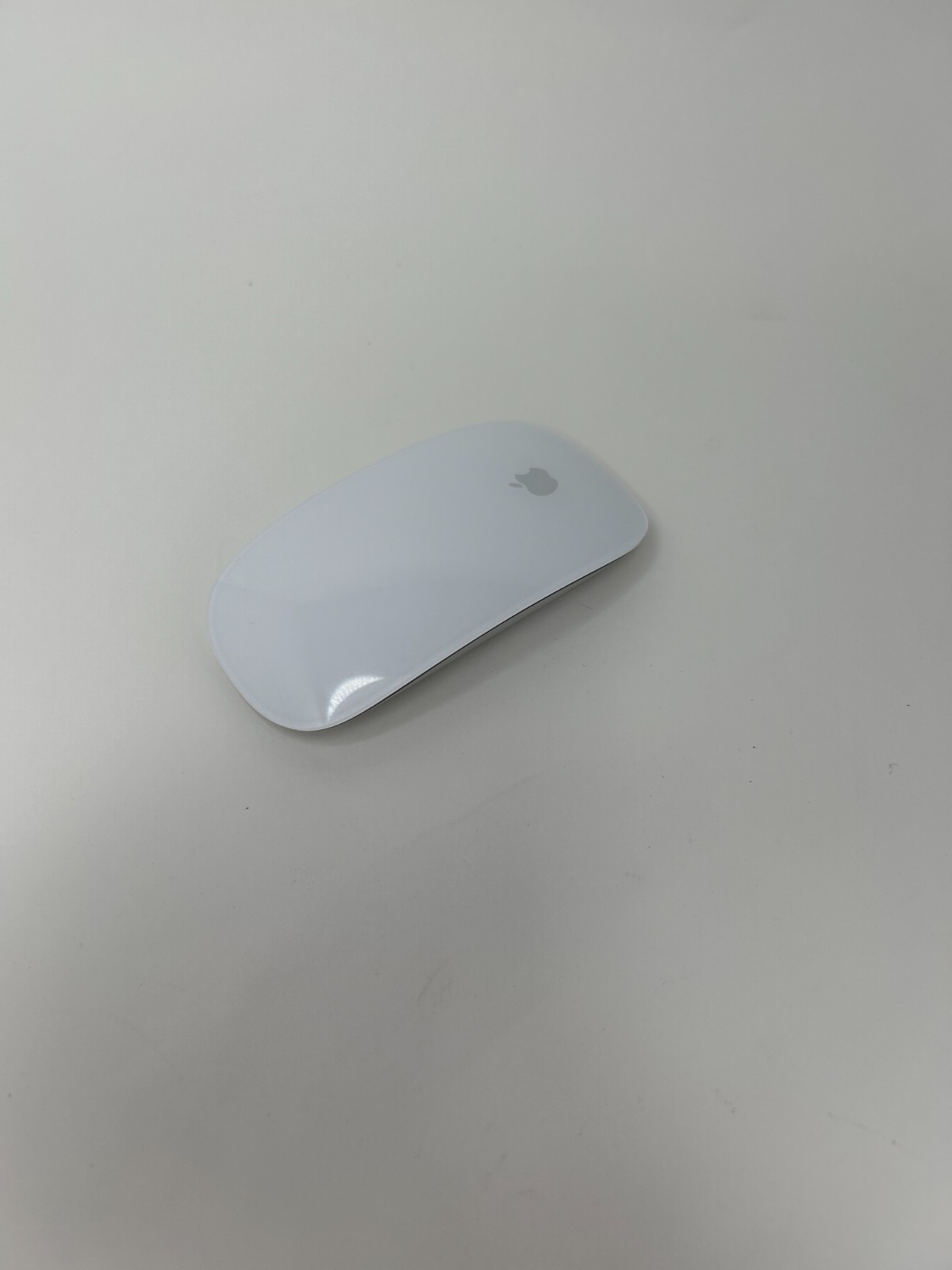 Apple Magic Mouse Multi Touch Surface - 2024 Model (USB-C version) white (read)