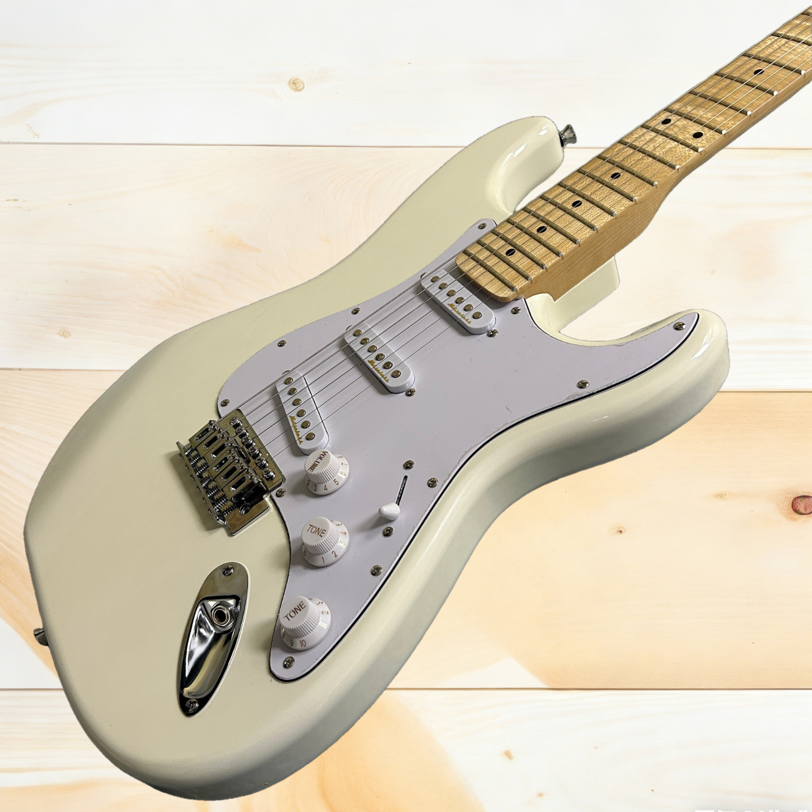 ST Electric Guitar Maple Fretboard Mahogany Body Cream White Color