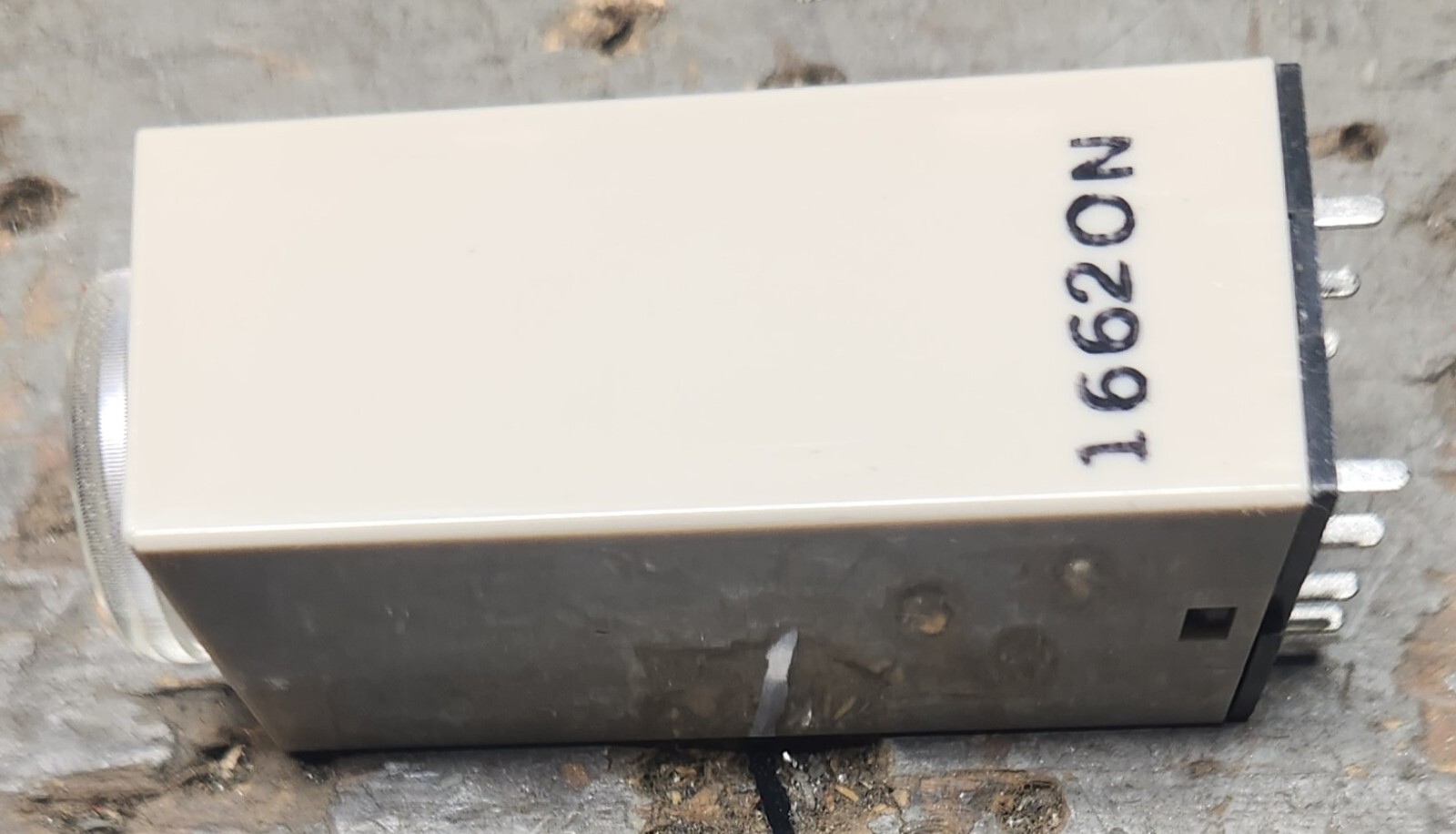 New IN BOX Omron Brand New Solid State Relay H3Y-2-0