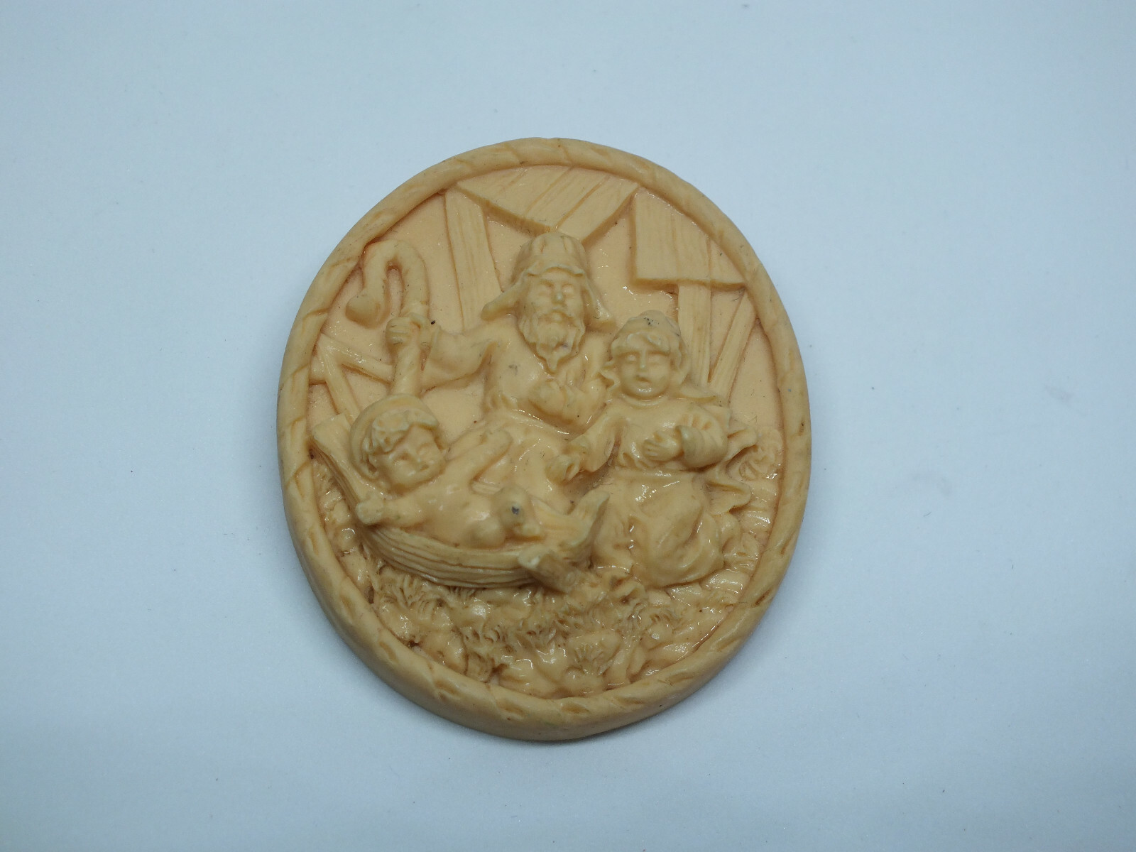 Beautiful Brooch Pin Christmas Nativity Scene Beige Texture 2 1/8 x 1 3/4" NICE