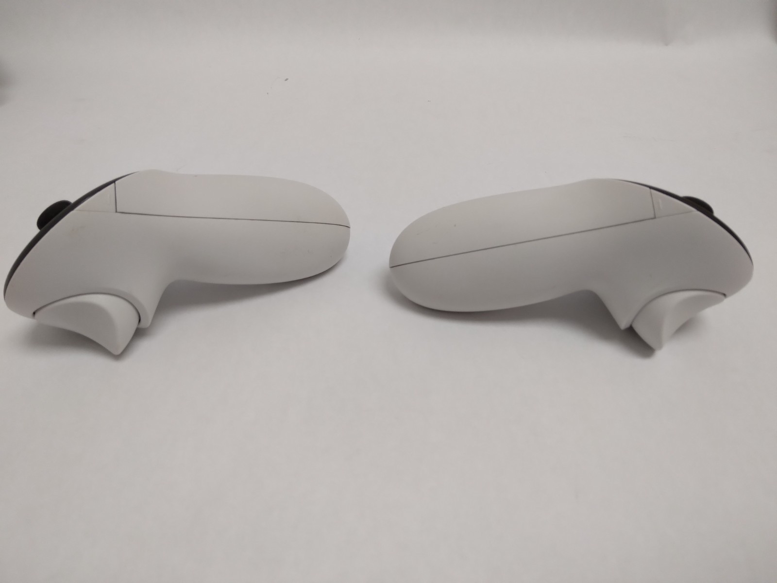 Meta Quest 3 128GB VR Headset White with Controllers and Charger