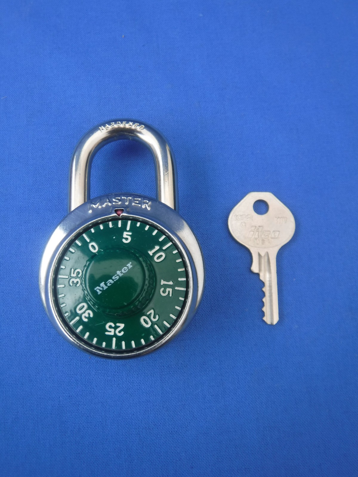 Master Lock Combination GREEN Padlock 1525 Lock & Master Control Key Copy
