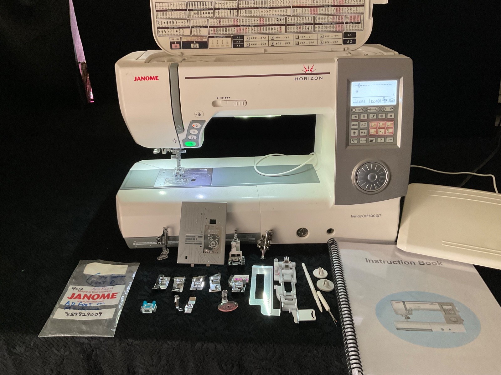 Janome Horizon MC 8900 QCP Sewing/Quilting machine