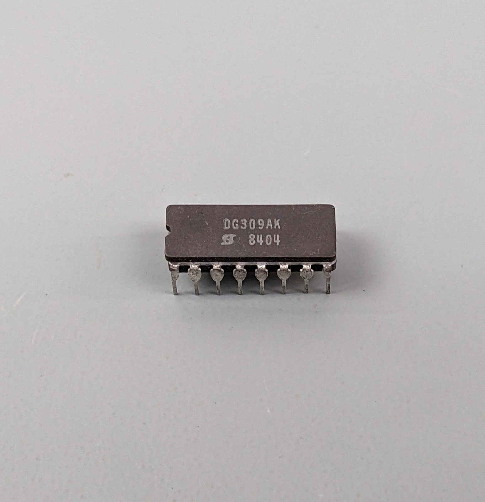(2) Siliconix DG309AK 4 Circuit Analog Switch ICs, CMOS