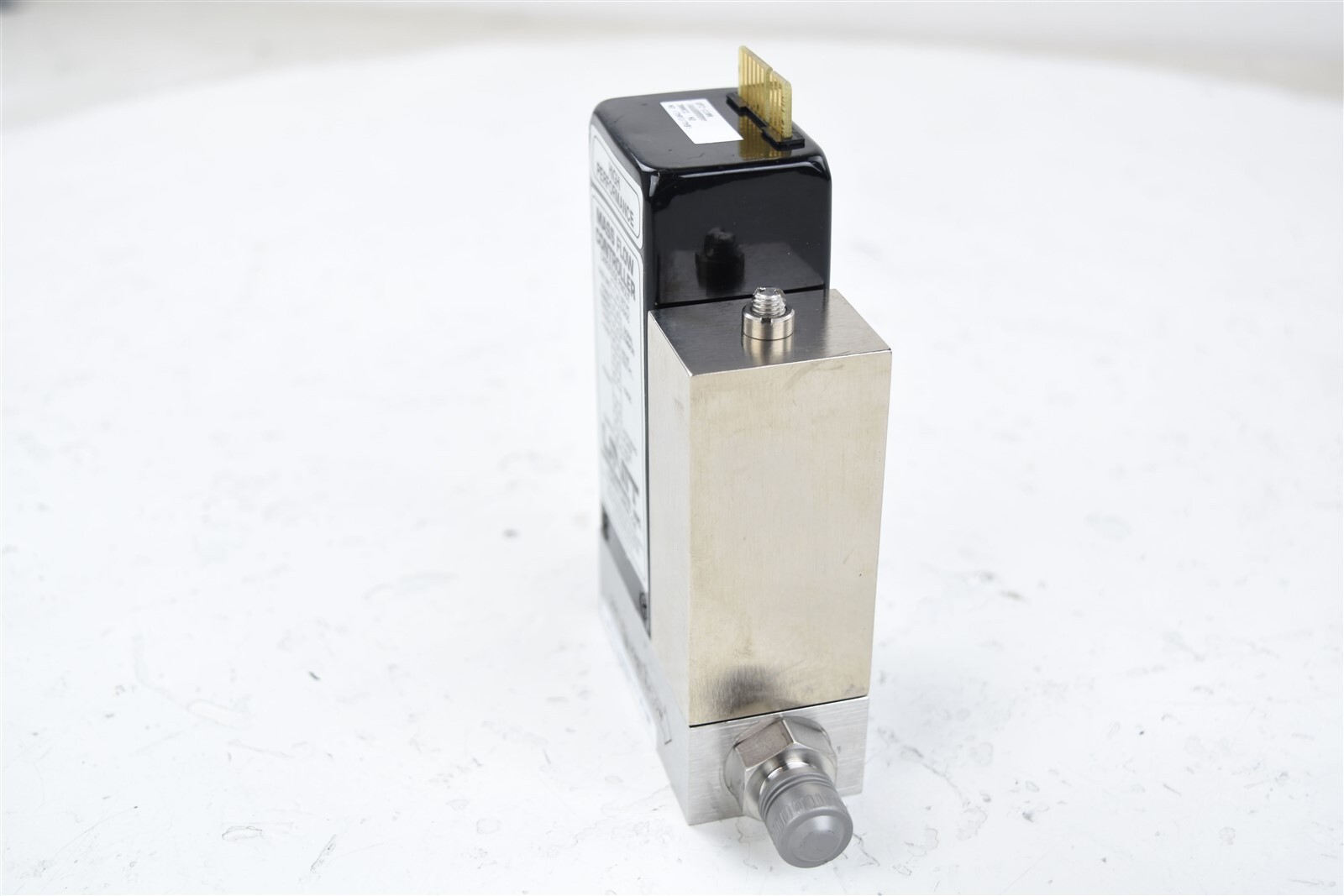 Unit UFC-1100 Mass Flow Controller 300cc
