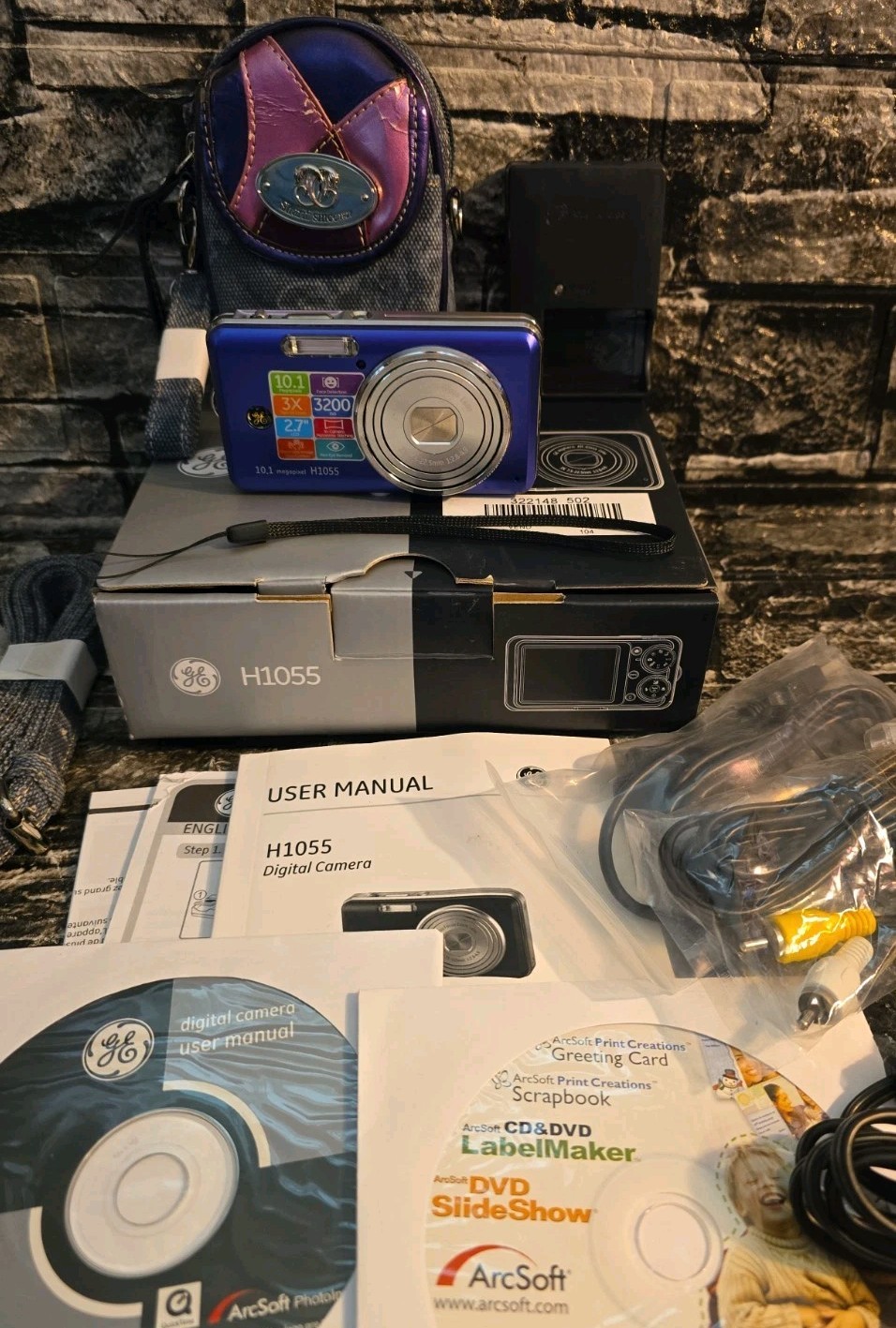 GE H1055 Digital Camera 10.1 MP 3X Zoom PURPLE Original Box Bundle EUC