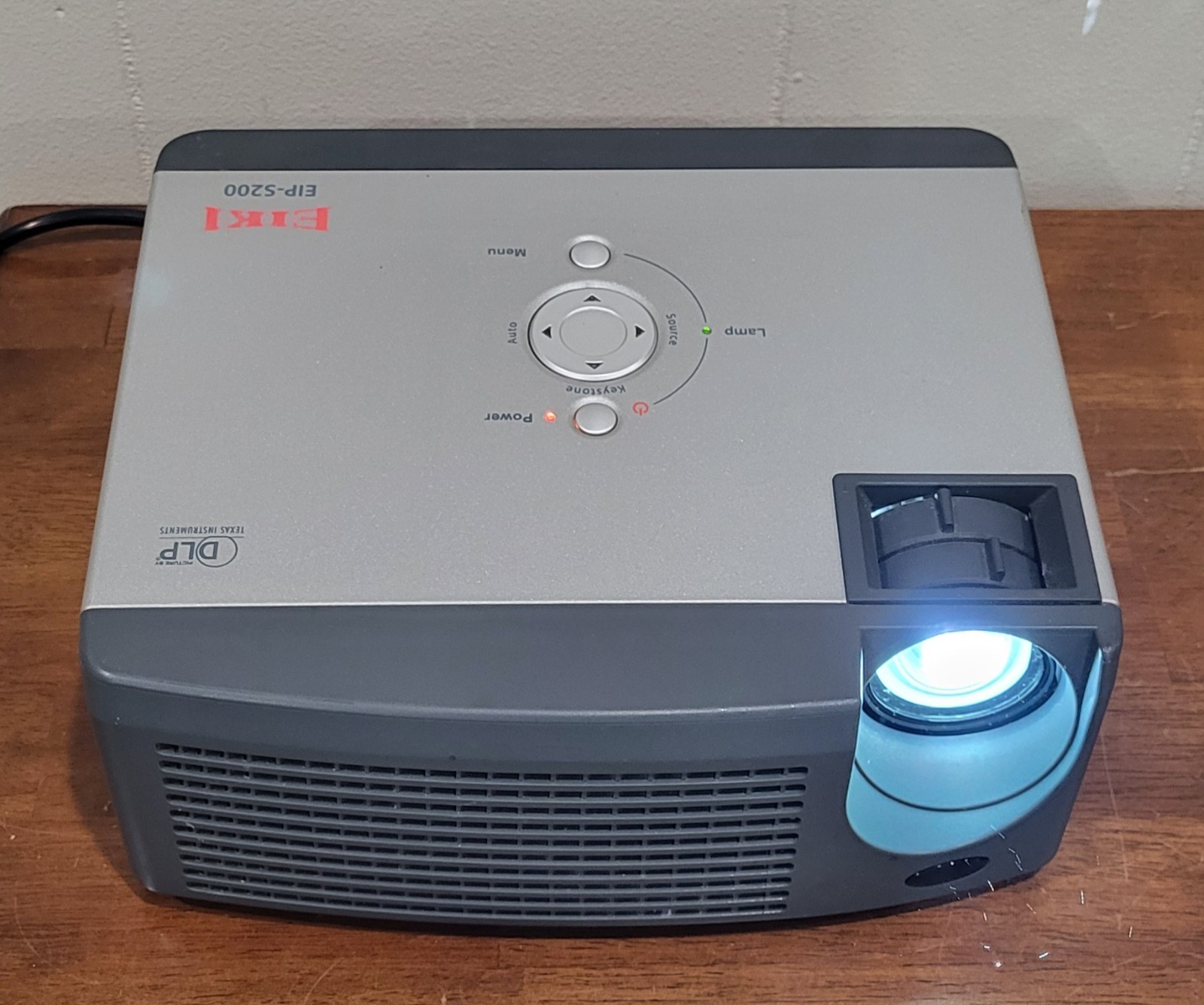 Eiki EIP-S200 DLP Projector Business Presentation 200W Texas Instruments TESTED