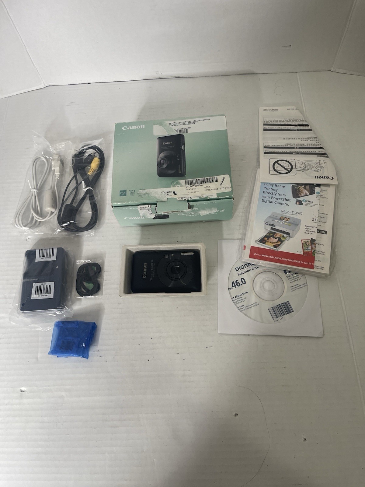 Canon PowerShot SD780 IS 12.1MP Digital ELPH Camera Black w/3x Zoom Bundle