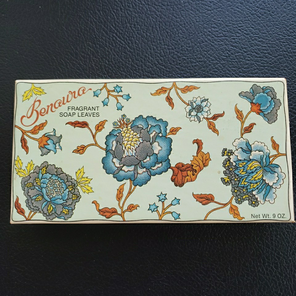 Vintage Benaura Fragrant Soap Leaves Box Approx 7" x 4" x 1.25" with both Leaves