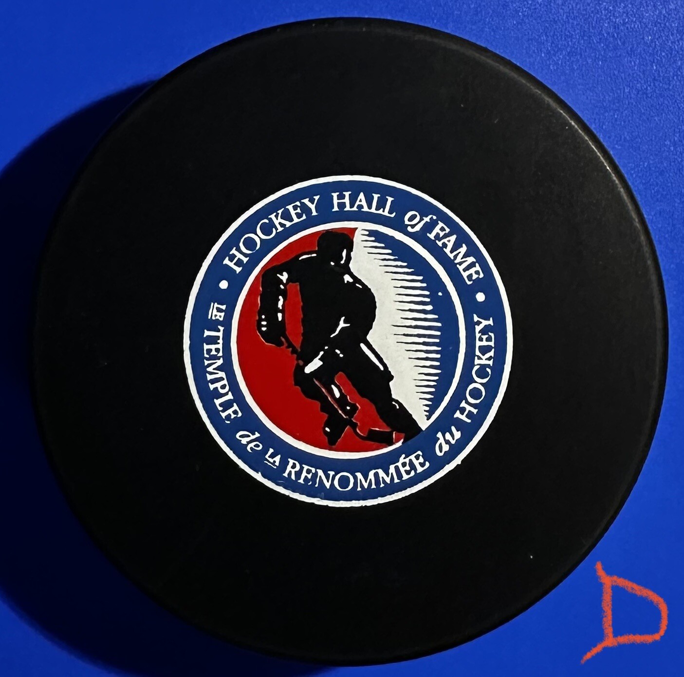 Hockey Hall Of Fame Small Logo Souvenir Hockey Puck. (Great For Autographs!!)