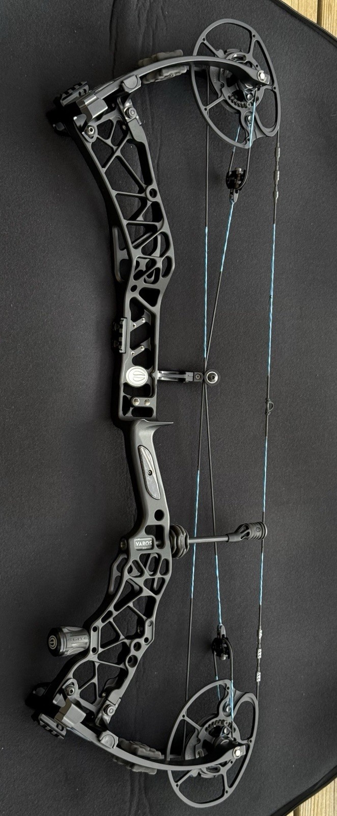 Elite Varos Right Handed 50-60lb 25.5-31" Black 2026