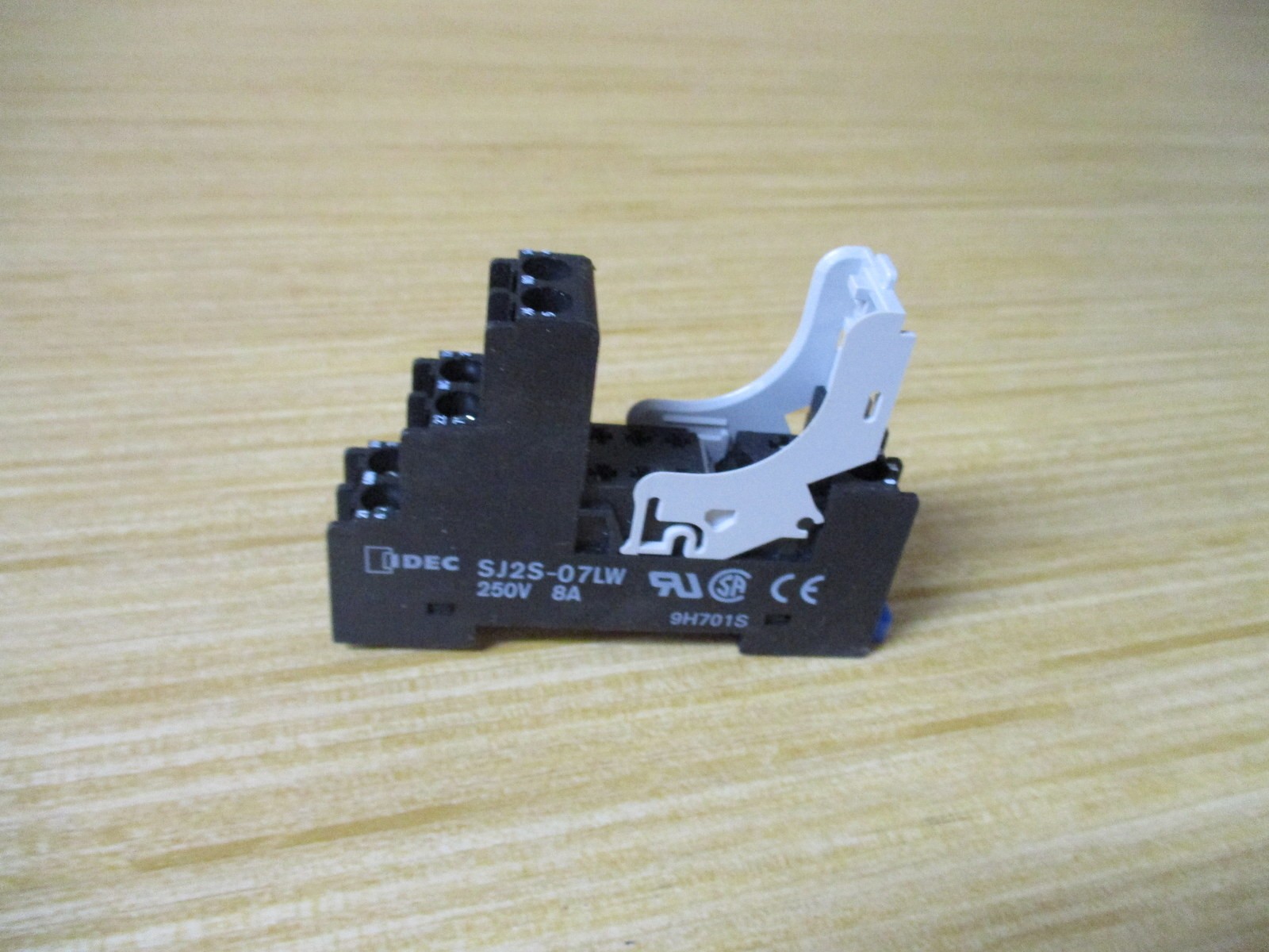 IDEC SJ2S-07LW Relay Socket SJ2S07LW