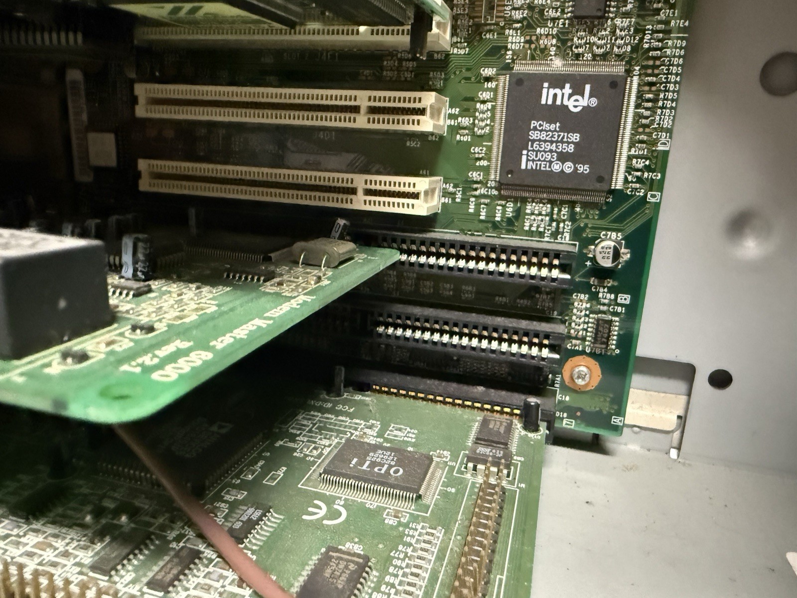 VTG TriGem Intel Pentium Desktop Computer Tower Socket 7 ISA /PCI-16x CdROM