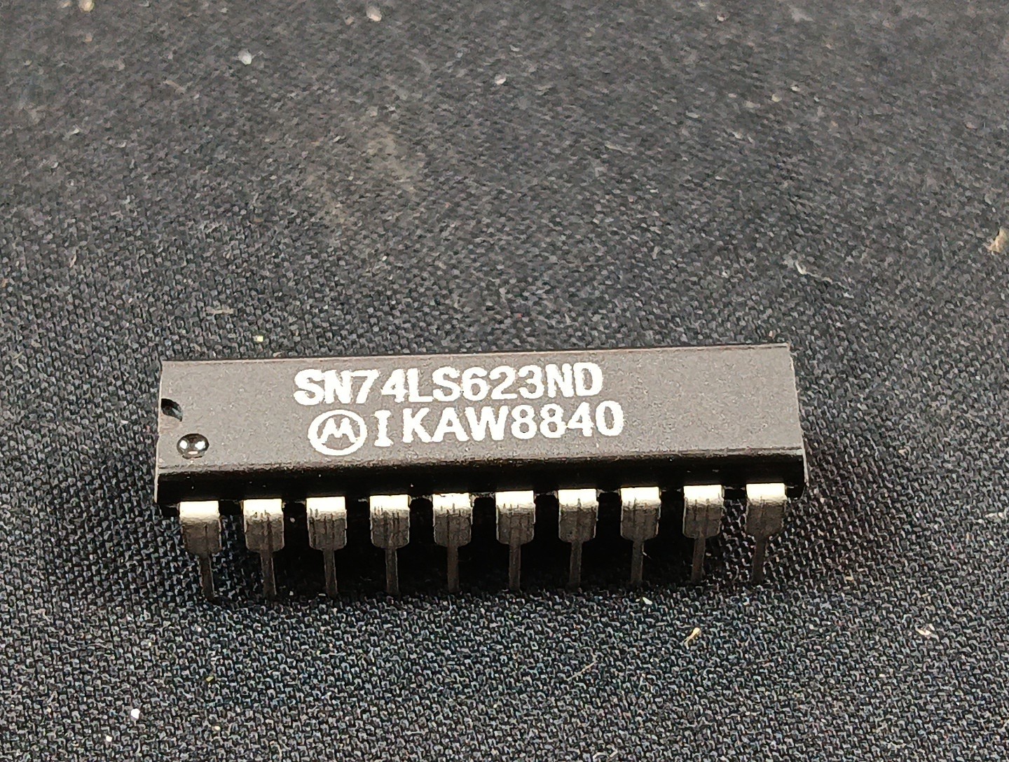 SN74LS623ND IC. Octal Bus Traseiver For Asynchronous 2 Way Communication