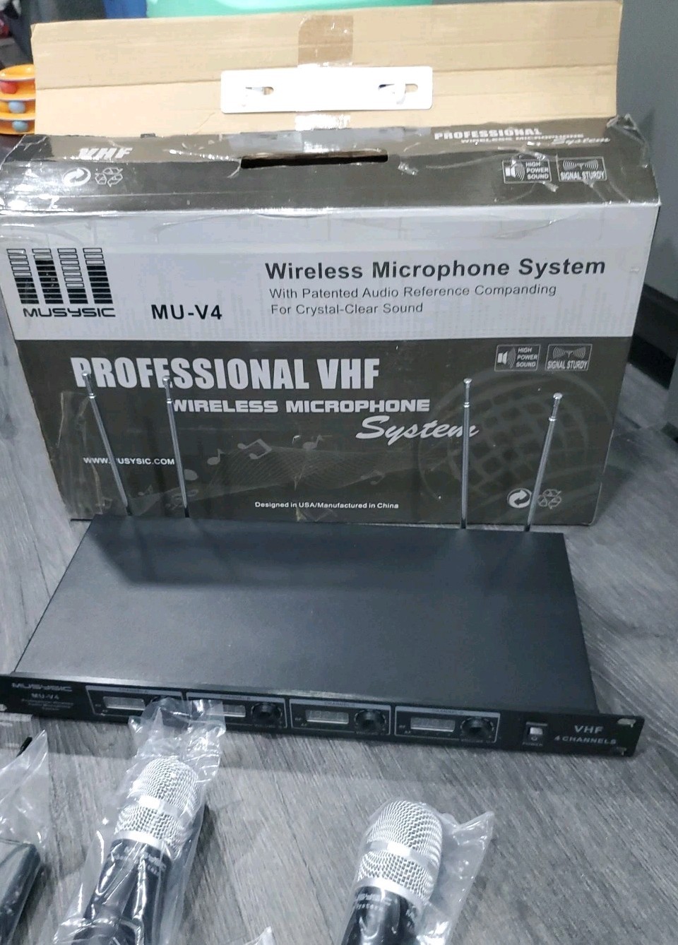Musysic 4 channel professional wireless microphone set MU-V4