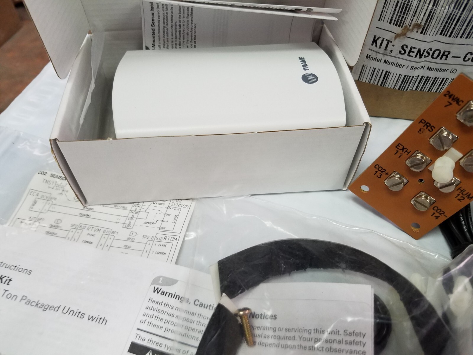 TRANE BAYC02K001B WALL MOUNT CO2 SENSOR Kit-New open box