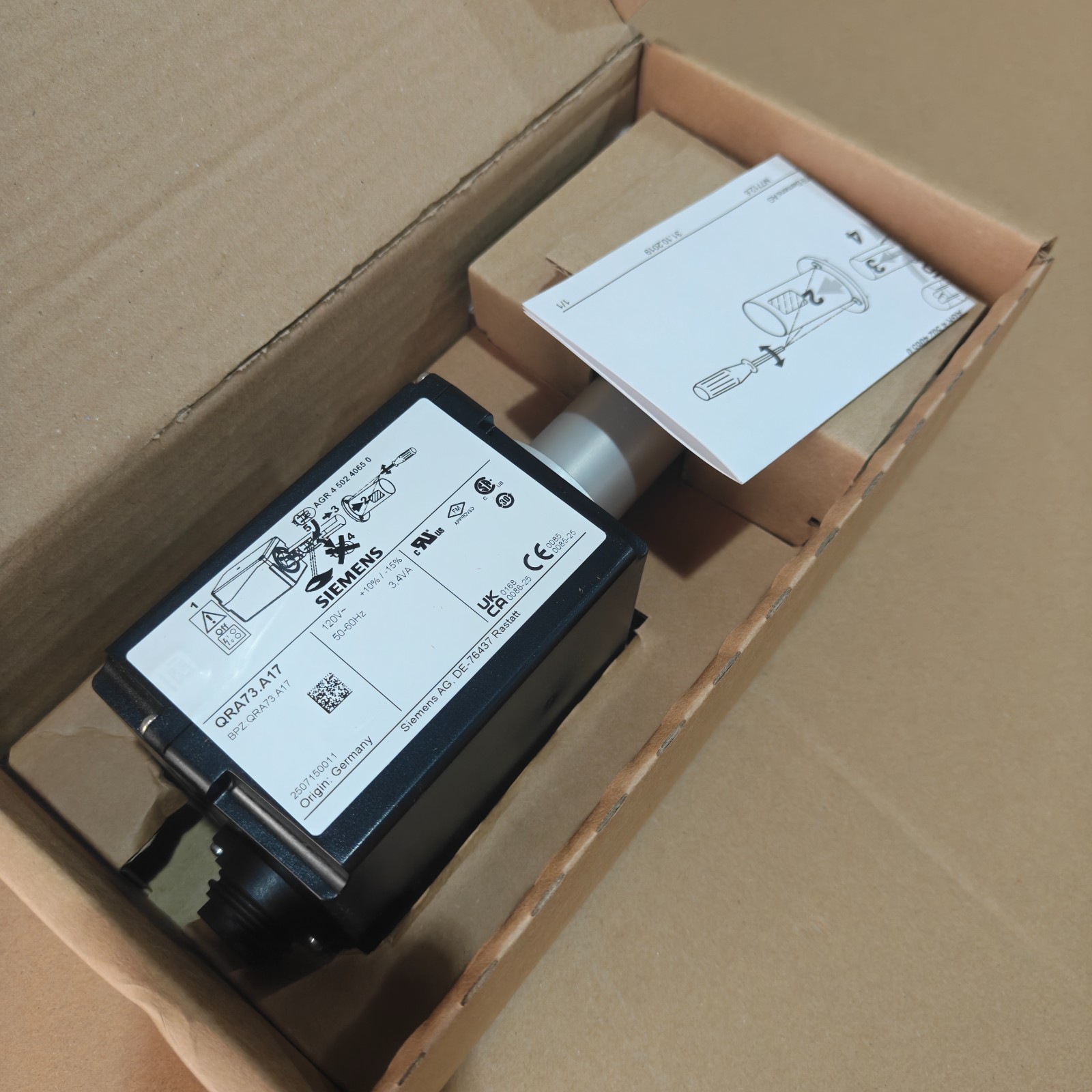 Siemens QRA73.A17 UV Flame Detector AC120V 125mm Burner Flame Sensor
