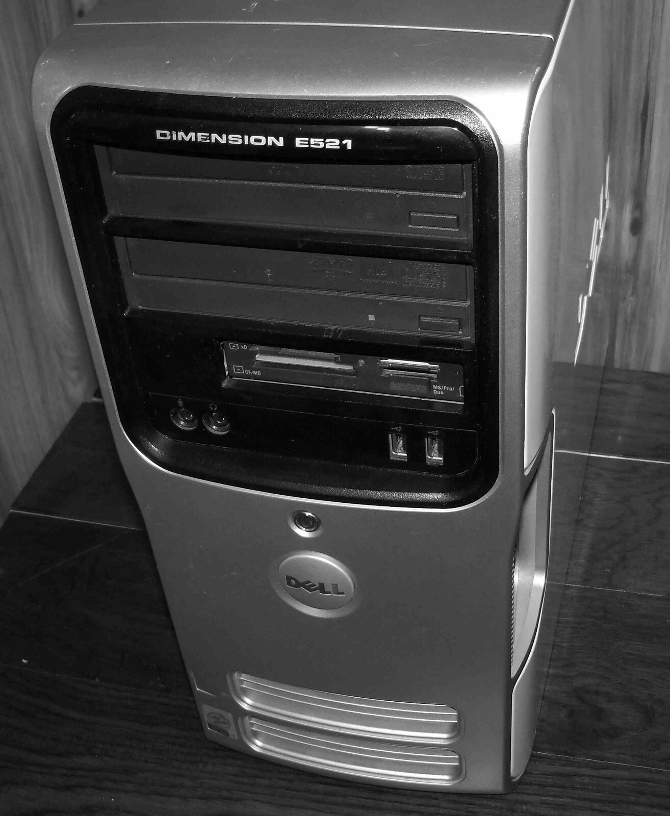 Dell Dimension E521  PC Pentium 4 3.00ghz  4gb ram two 160gb hd,  2-DVD Linux