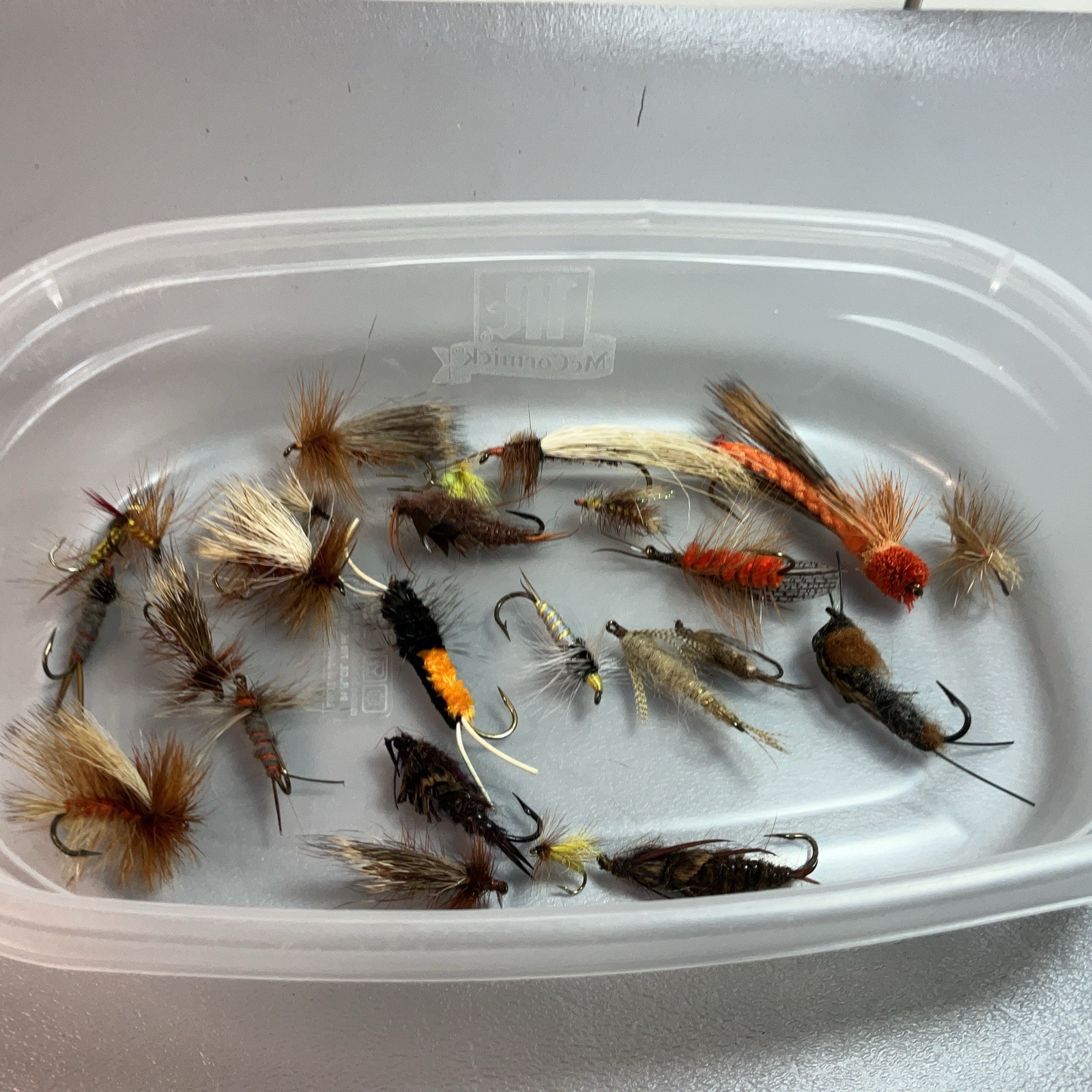 FLIES FOR FLY FISHING (25) STONEFLIES, VARIETY OF HOOKS SIZES AND COLORS. (S1088