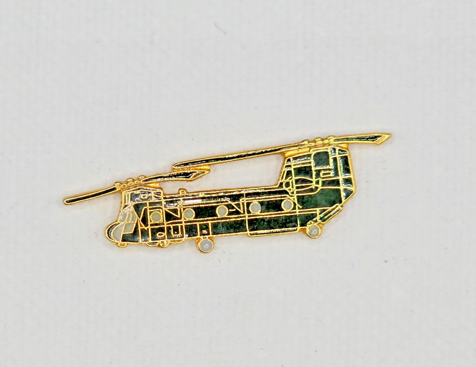 US ARMY CH-47 CHINOOK HELICOPTER GOLD TONE AND GREEN ENAMEL LAPEL/HAT PIN