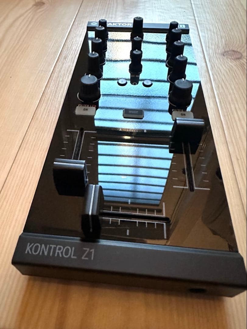 Native Instruments Traktor Kontrol Z1 DJ Mixer Controller Case Preowned Japan