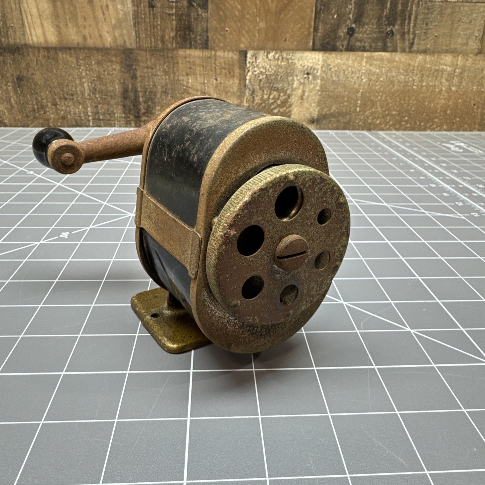 1920s VINTAGE 6 Hole Automatic Pencil Sharpener Co Chicago IL Wall Or Desk Mount