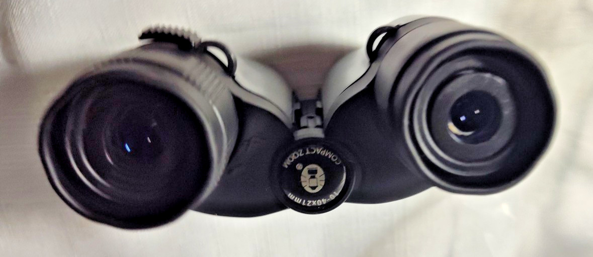 Coleman Compact Zoom Binoculars 10-40×21 – Open box