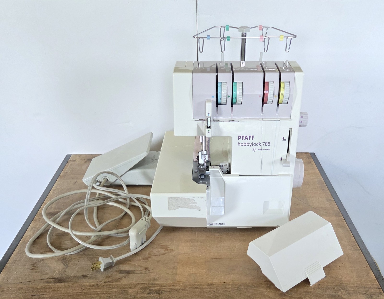 Pfaff Hobbylock 788 serger sewing machine