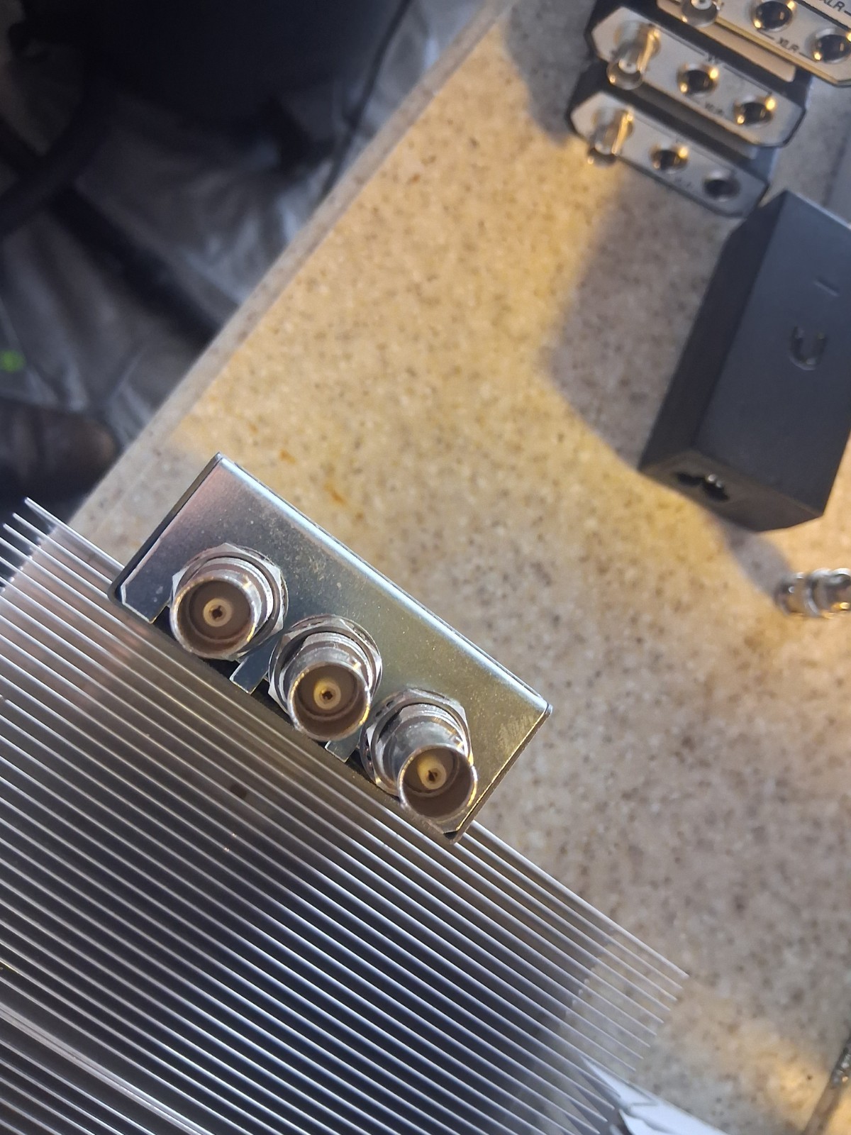 AJA HD5DA SERIAL DISTRIBUTION AMPLIFIER with power cord
