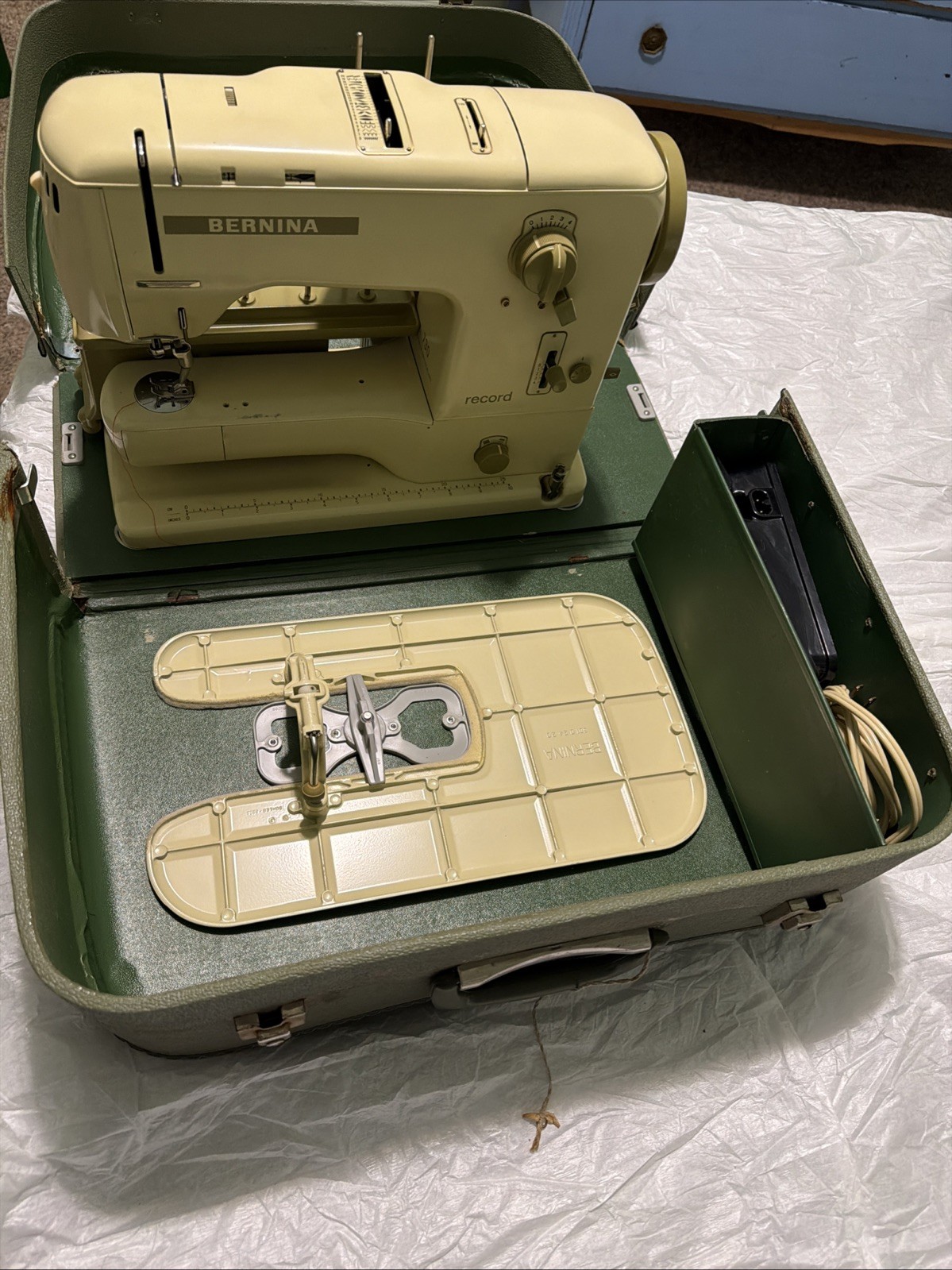 BERNINA Record 730 Record Sewing Machine w/extras * Vintage *