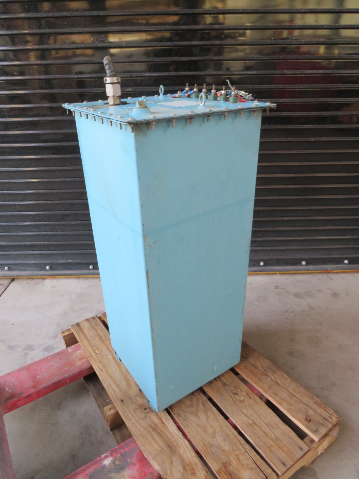 Hubble HiPotronics HIPOT insulation tester, megger tank, T-8150-5 High voltage
