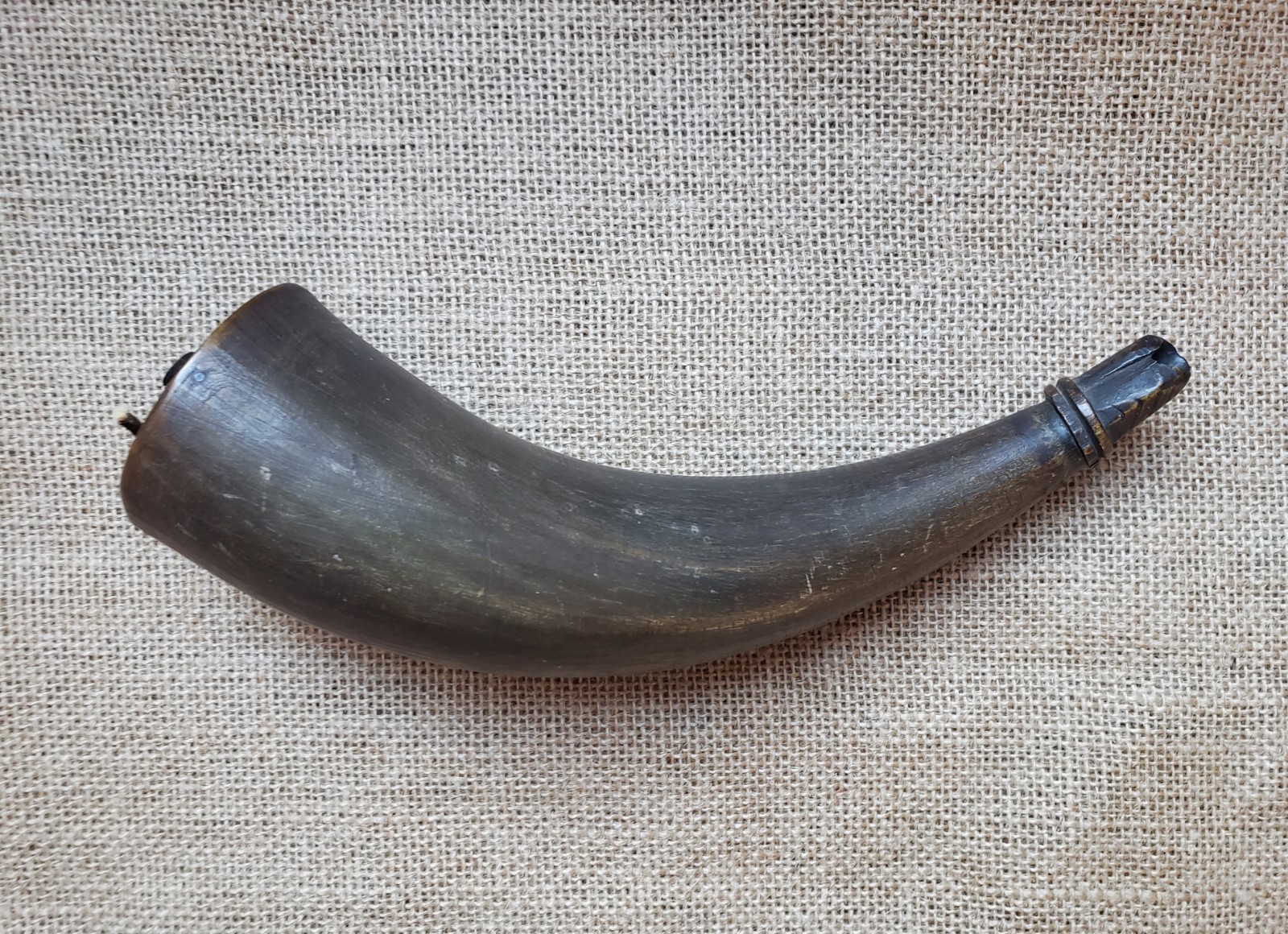 🔥 BEAUTIFUL EARLY BLACK POWDER HORN FACETED CHEVRON CARVED SPOUT DARK PATINA